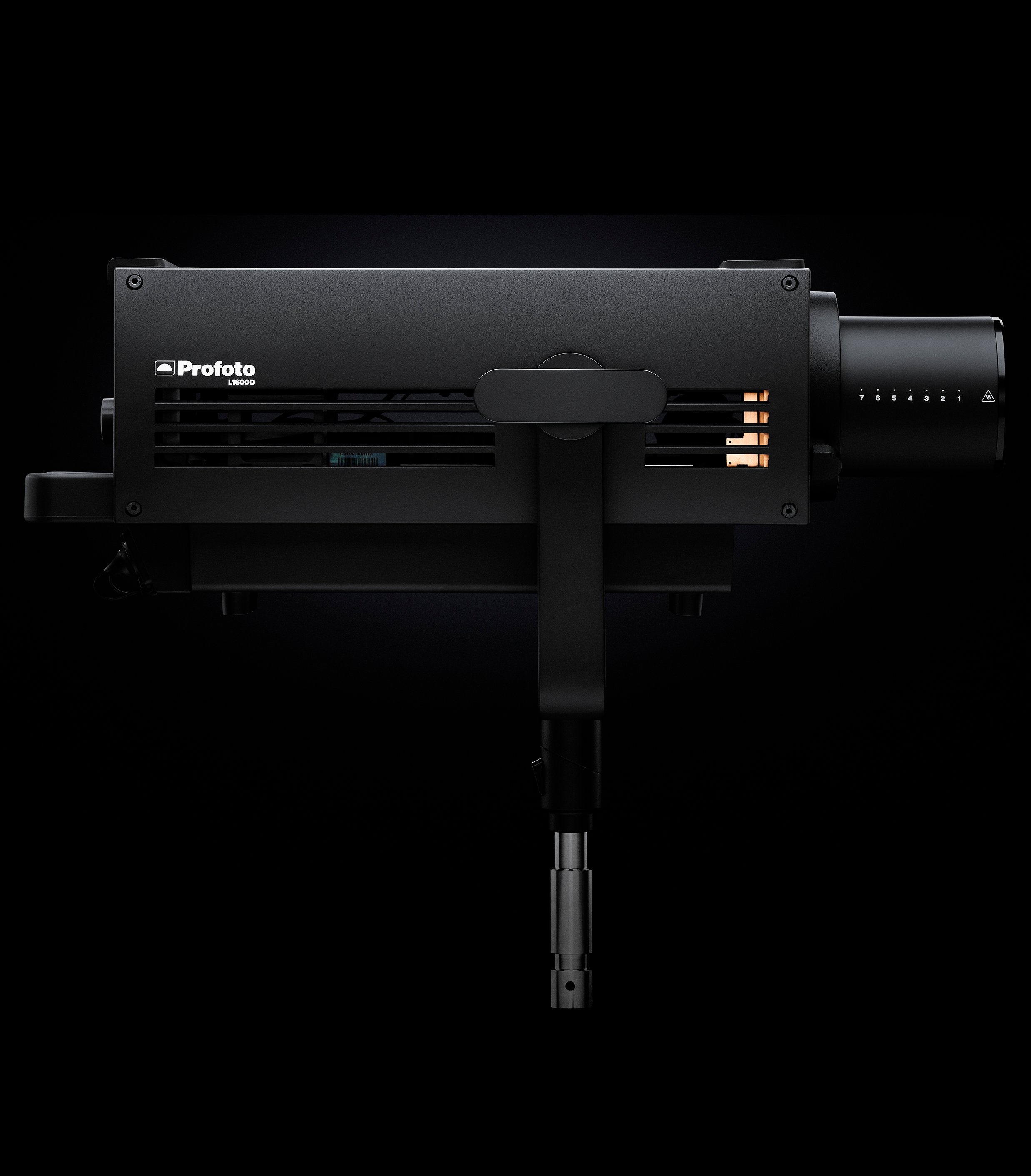 Profoto L1600D side view