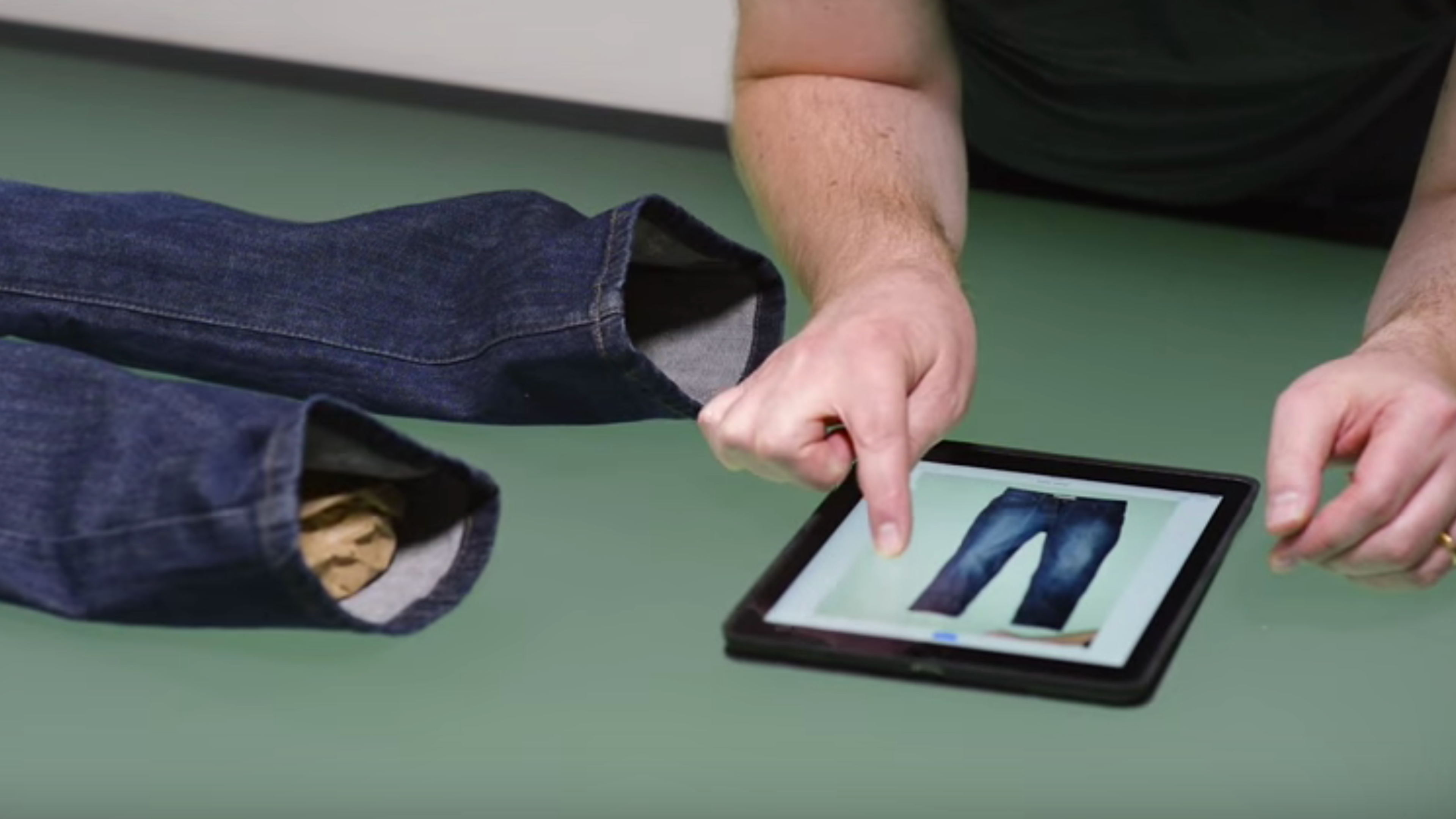 photo-jeans-flat lay.png.png